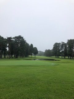 ゴルフ｜梅雨時のゴルフで湿度が高いとボールは飛ばないのか？？