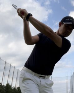 ゴルフスイングの右肘の使い方 細かく 写真図解 で解説