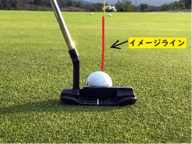 USPGA選手がほとんどやってる。パターを入れる前の動作。